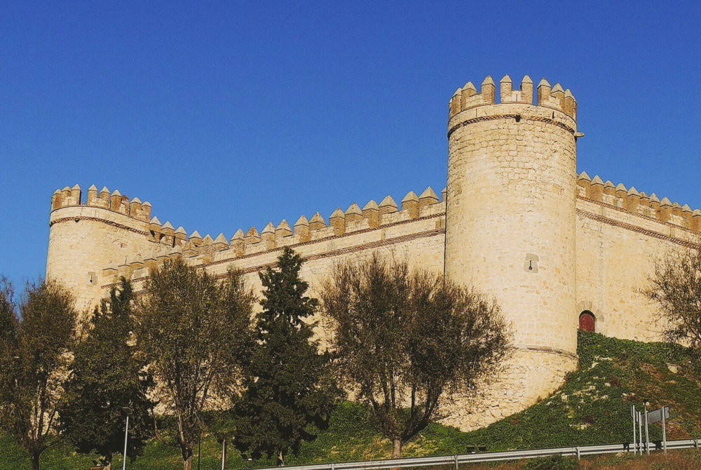 Castillo-Maqueda-1000x670 - El precioso pueblito a 30 minutos de Toledo que alberga un imponente castillo en el que vivió Isabel la Católica
