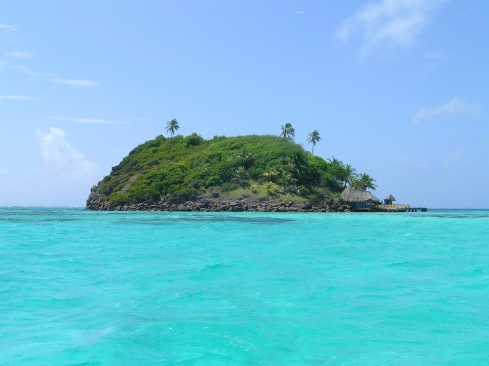 Cayo_Cangrejo_providencia_Colombia-1000x750 - La hermosa playa en Colombia que parece un paraíso en la tierra con sus aguas turquesas y arenas blancas