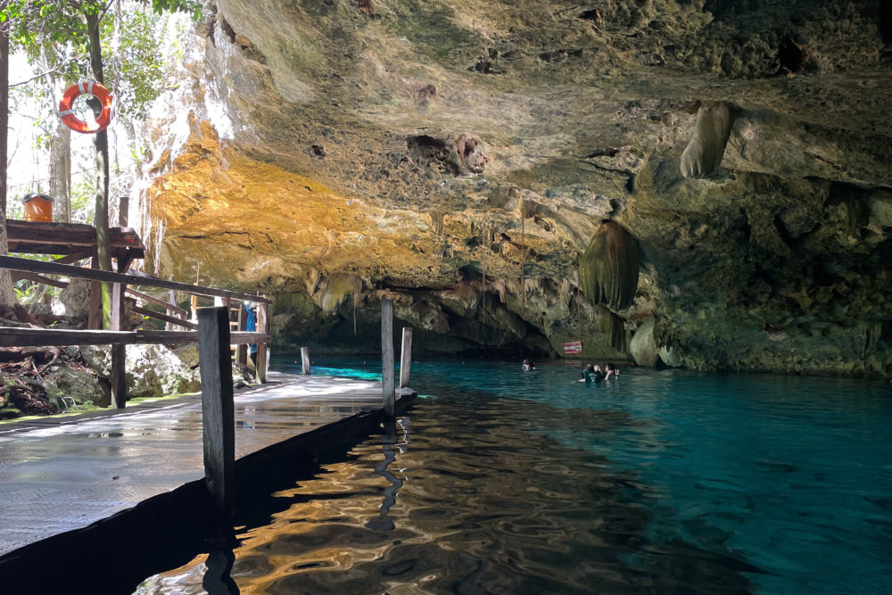 Cenote-eugene_o-Wikimediacommons-1000x667 - Cómo llegar al espectacular cenote a 30 minutos de Tulum que sorprende con sus hermosas aguas celestes