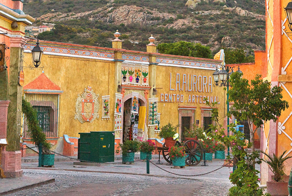 Centro-De-Bernal-1000x670 - El Pueblo Mágico de Querétaro ideal para hacer una escapada con los niños, con hermosos colores y deliciosa comida local