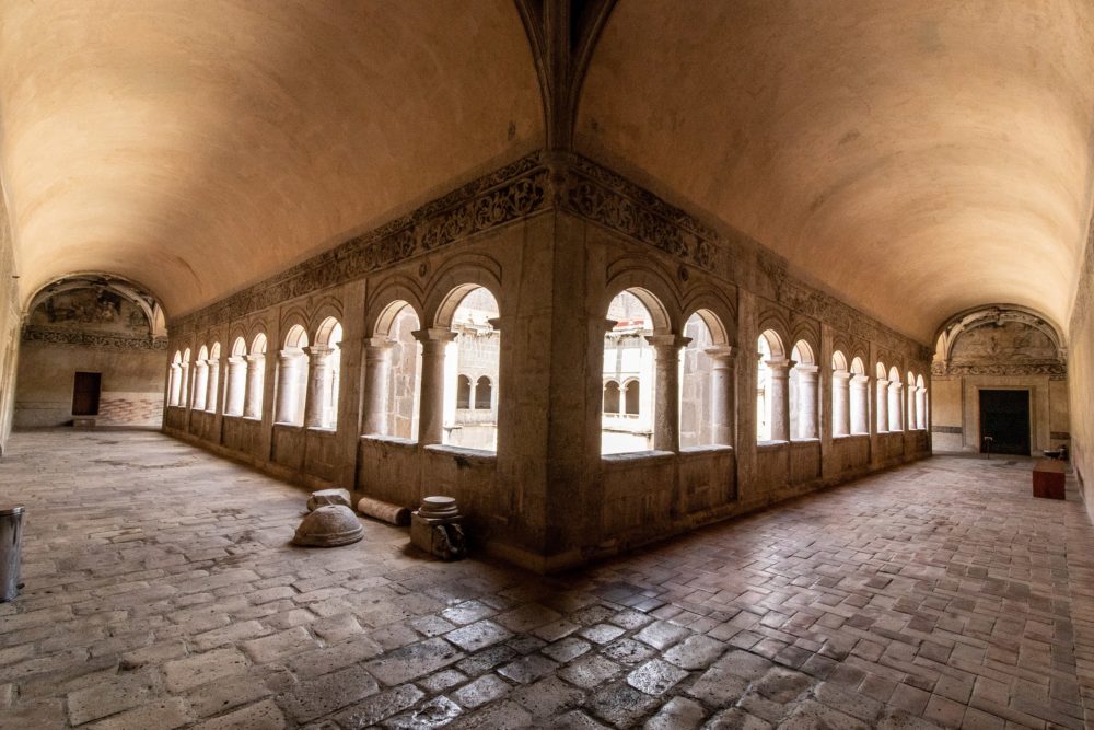 ConventoSantaMariaMagdalena-Cuitzeo-JJCESARLL-en-Wikimedia-Commons-1000x667 - Está a 30 minutos de Morelia, tiene un lago muy bonito y es un Pueblo Mágico con preciosas artesanías