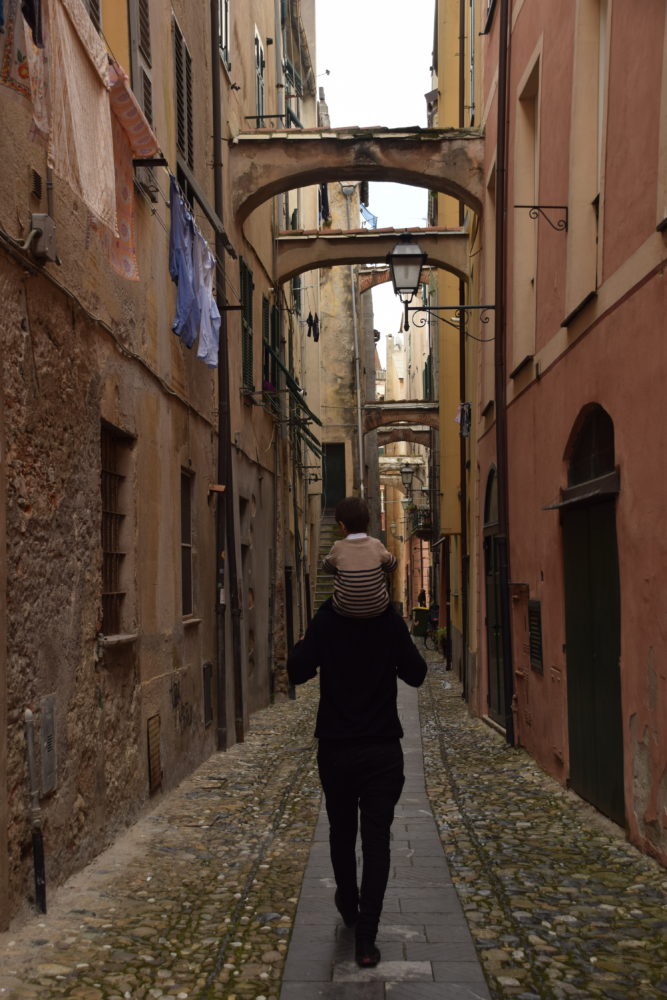 Finalborgo4-667x1000 - Finalborgo, uno de los pueblos medievales más bonitos y mejor conservados de Italia