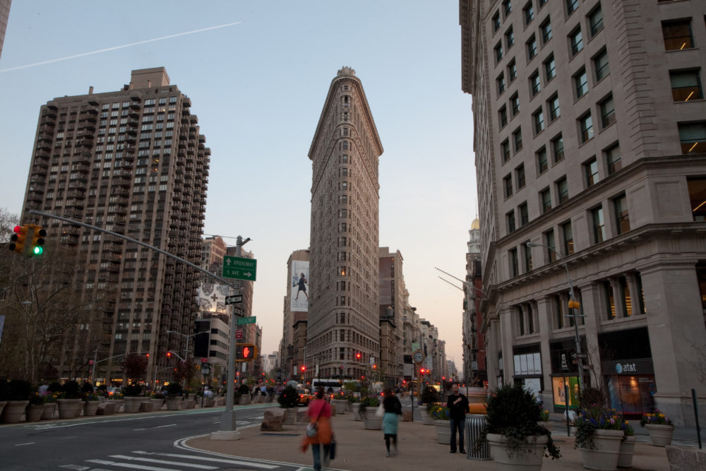 Flatiron-Building-Photo-Julienne-Scaher-NYC-and-Company-1000x667 - La guía definitiva de Manhattan, para que vivas la ciudad como un neoyorquino