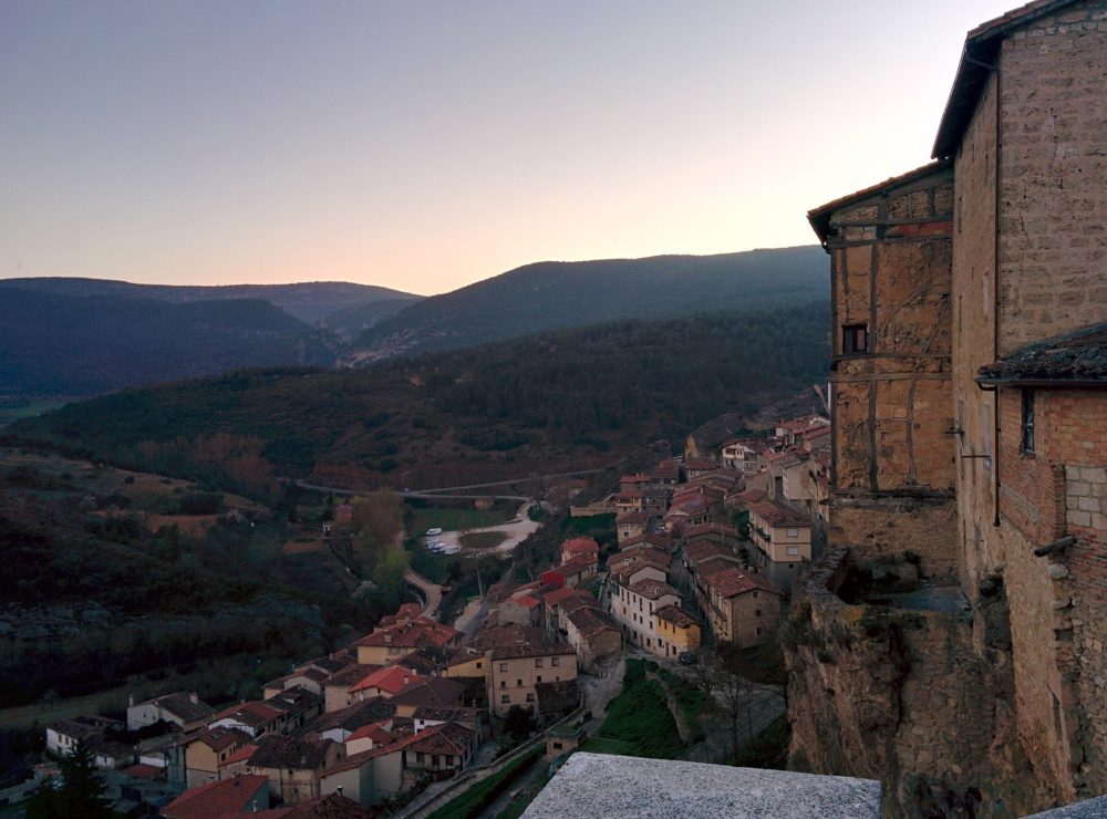 Frias-Espana-Wikimediacommons-Rodelar-1000x740 - Es la ciudad más pequeña de España, tiene 250 habitantes y un castillo de cuento