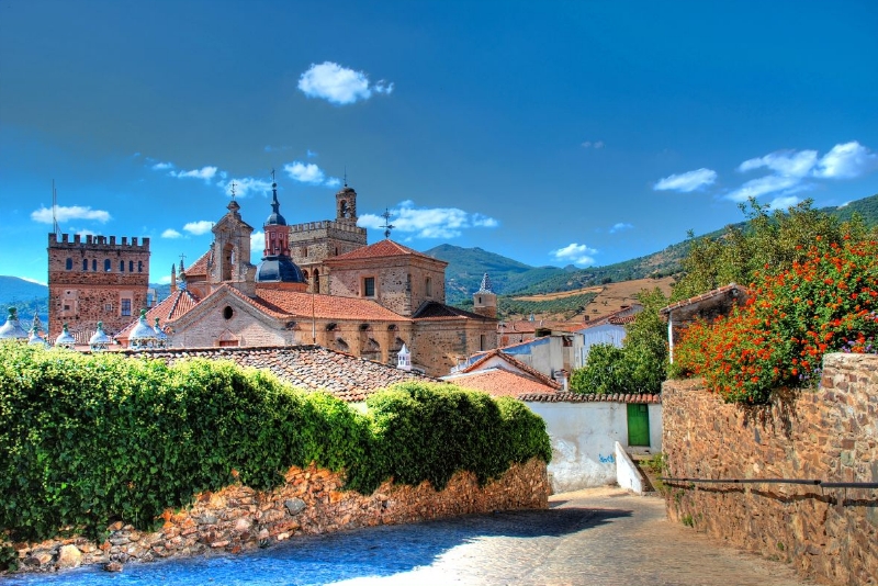 Guadalupe-Flickr-VenturaCarmona - El pueblo de Extremadura que fue galardonado por la Organización Mundial del Turismo como uno de los más lindos del mundo y tiene exquisita arquitectura