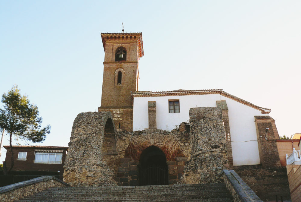 Iglesia-Maqueda-1000x670 - El precioso pueblito a 30 minutos de Toledo que alberga un imponente castillo en el que vivió Isabel la Católica