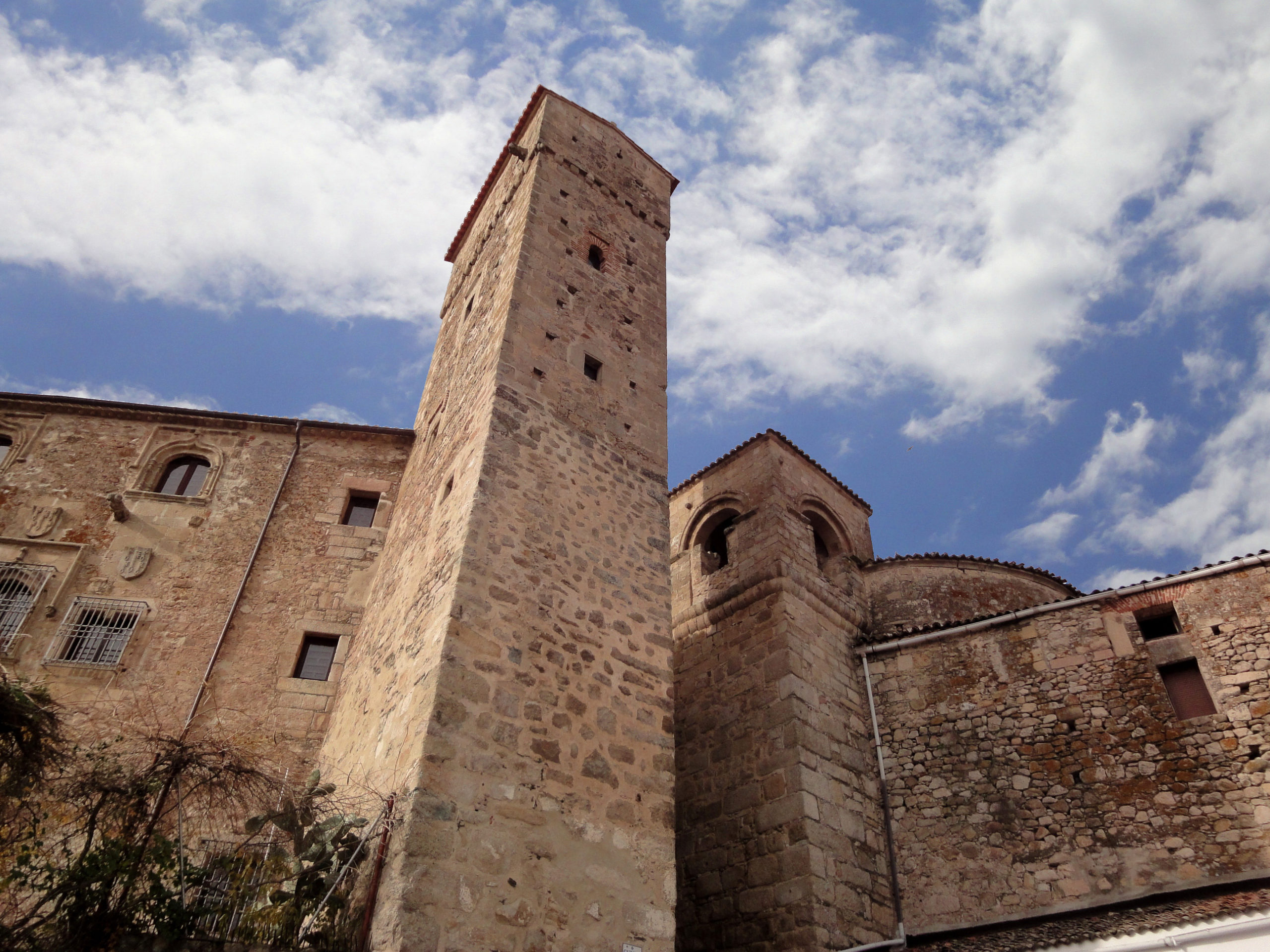 El pueblito de Extremadura con un impresionante castillo medieval que fue escenografía de Game of Thrones