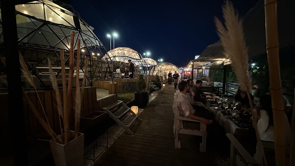Il-Giardino-Terraza-Romagnoli-Domos-1-1000x563 - San Valentín: la guía definitiva para saber dónde cenar en Buenos Aires y sus alrededores