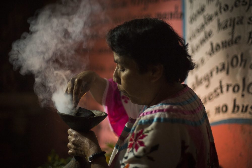 Incienso-Huautla-EfrenDelRosal-en-Wikimedia-Commons-1000x667 - El Pueblo Mágico a 3 horas de Tehuacán con unos curiosos rituales ancestrales, hermosos paisajes y deliciosa comida