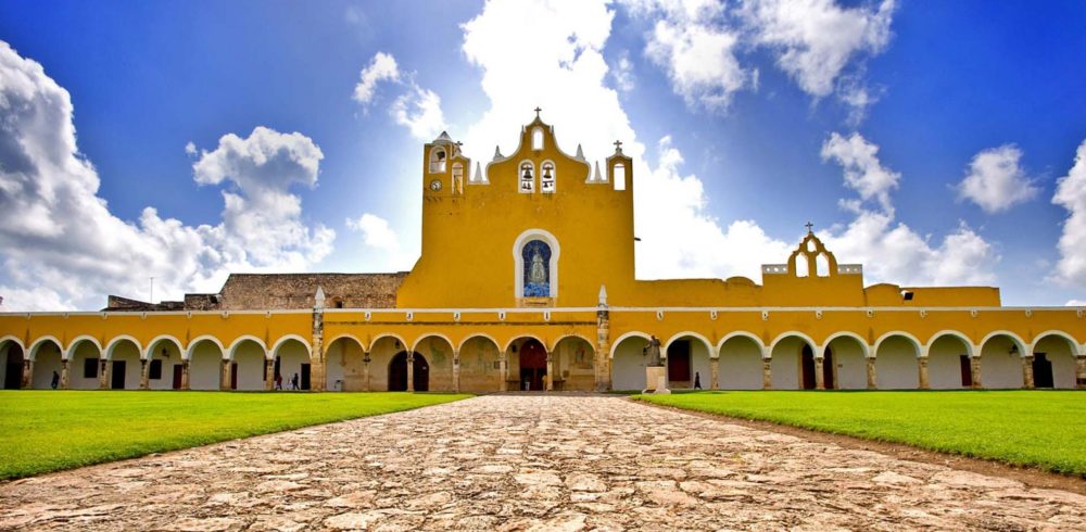 Izamal-Sectur-1000x490 - El bonito Pueblo Mágico con casas amarillas que resguarda importantes sitios arqueológicos mayas y está a 3 horas de Cancún