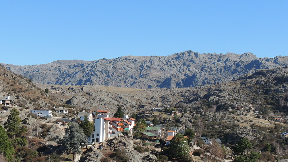 El pueblito a 2 horas de Córdoba con preciosas cascadas y bosques que tiene prohibida la circulación de automóviles