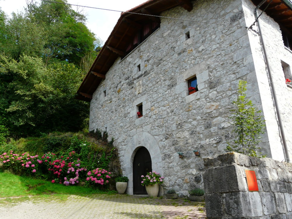 Lekunberri-Wikimediacommons-pere-prlpz-1000x750 - Este pueblito fue elegido por la Organización Mundial del Turismo como uno de los más lindos del mundo y tiene una hermosa estación de tren
