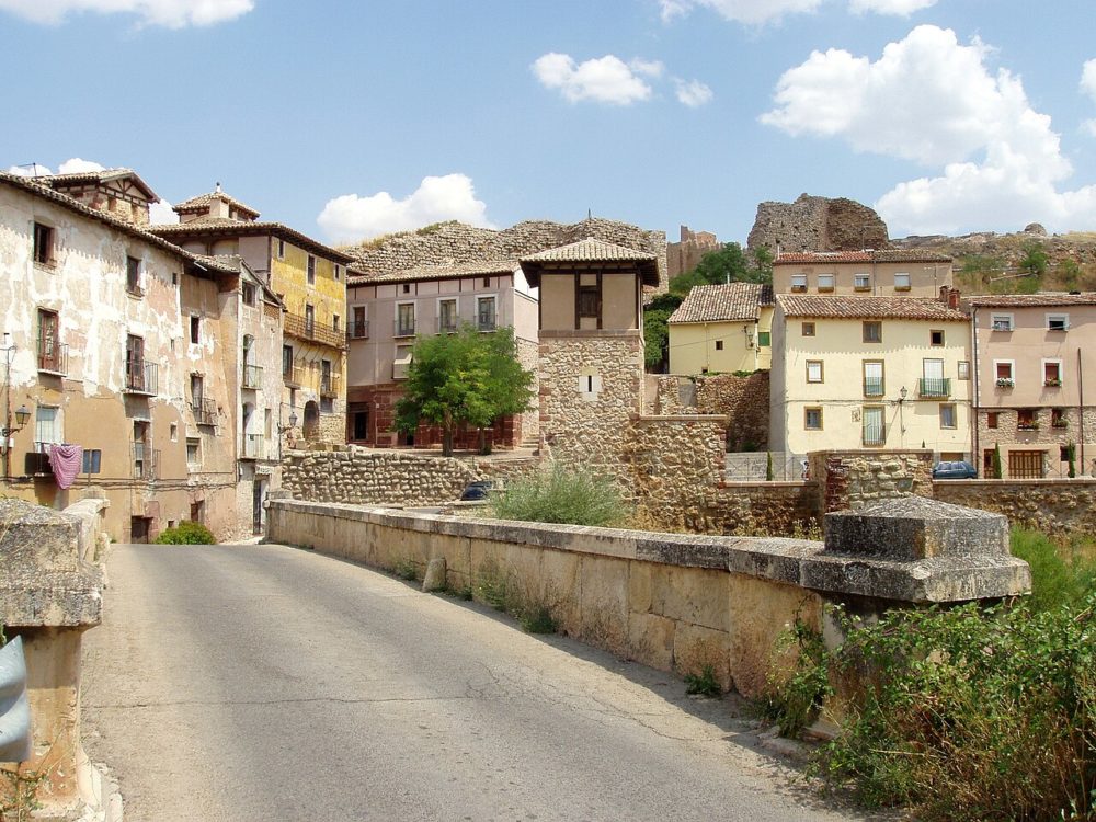 Molina-Malopez-21-en-Wikimedia-Commons-1000x750 - El hermoso pueblito a 2 horas de Madrid con un impresionante castillo al que se puede conocer por dentro