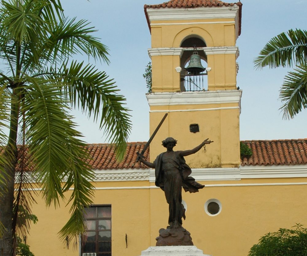 Mompox_Statua_della_Liberta_e_Municipio-1000x834 - El precioso pueblito colombiano que alberga un Patrimonio de la Humanidad y está a 3 horas de Sincelejo
