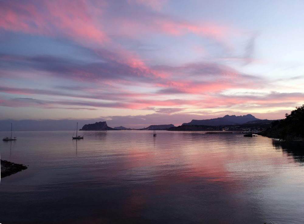 Moraira2-Pixaby-1000x737 - Como en Capri, pero en España: la preciosa y tranquila playa Bandera Azul de Alicante ideal para vacaciones en familia