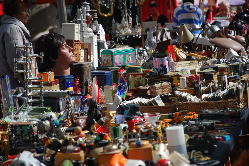 El rastro poco conocido a media hora de Madrid con precios bajos y muchas antigüedades