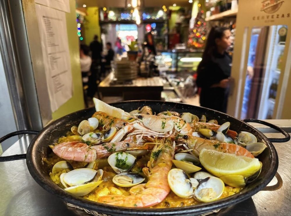NuestroPaellaDeMarisco-1000x744 - Los 3 mejores bares para comer tapas de Barcelona