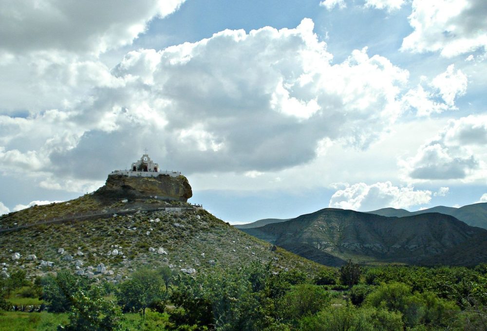 ParrasdelaFuente-Wikimediacommons-Travelerosmx-1000x680 - El Pueblo Mágico que es un oasis en medio del desierto donde probarás los mejores vinos y tiene una imponente cueva con un manantial