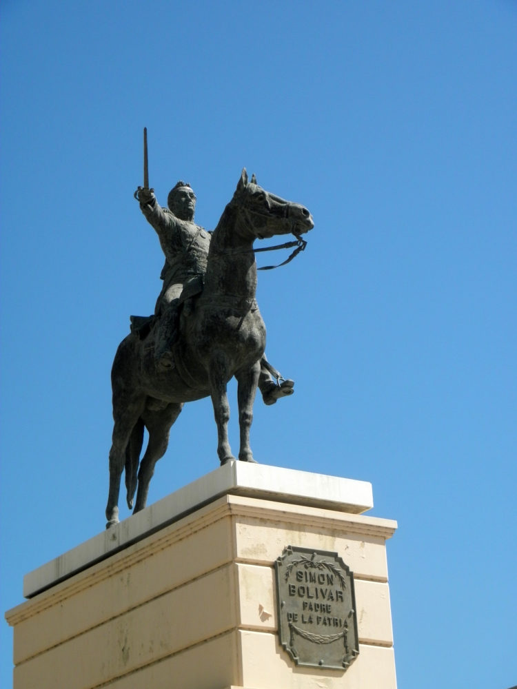 Paseo-de-Bolivar-Flickr-Luis-Alveart-750x1000 - 4 cosas que debes hacer sí o sí en tu visita a Barranquilla