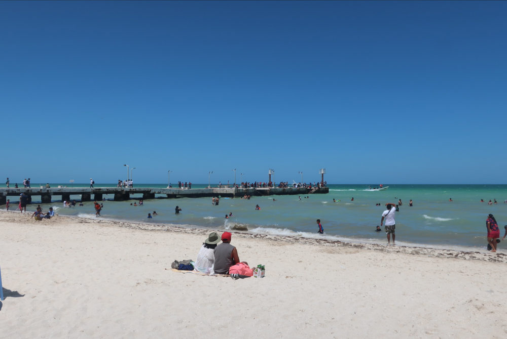 Playa-Sisal-1000x670 - La playa secreta de Yucatán que casi nadie conoce, tiene hermosas aguas turquesas y parece un paraíso