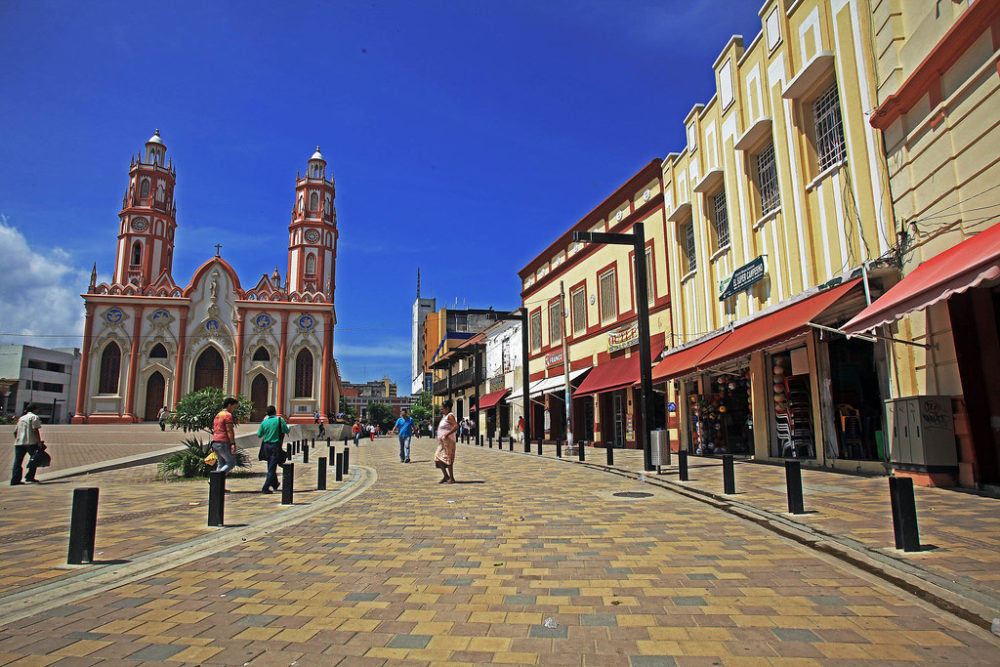 Plaza_de_la_Iglesia_San_Nicolas-Camilo-Fore-1000x667 - 4 cosas que debes hacer sí o sí en tu visita a Barranquilla