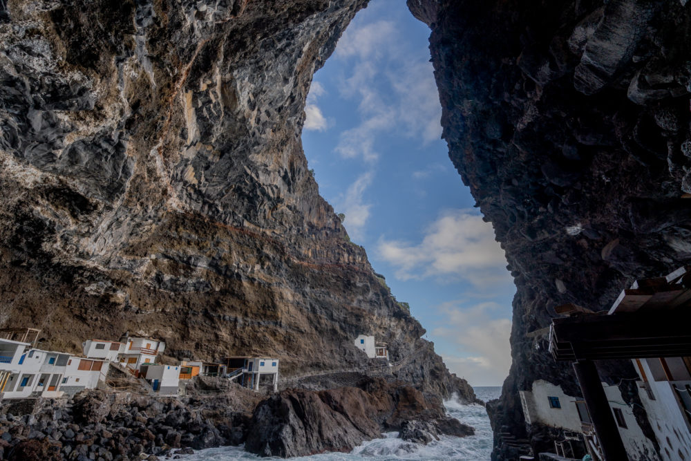 El pueblito construido dentro de una cueva con paisajes alucinantes de La Palma que es un paraíso