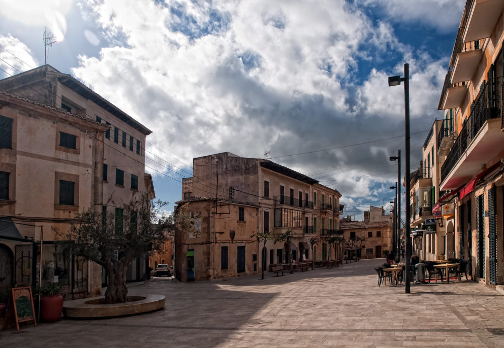 Santanyi-araceli-moreno-wc-1000x691 - El pueblito que es una gema oculta de Mallorca y tiene hermosos paisajes