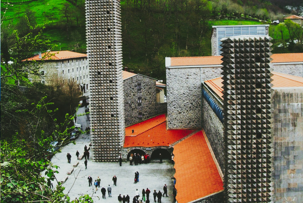 Santuario-Aranzazu-Onate-1000x670 - El precioso pueblito vasco que la Organización Mundial del Turismo eligió como uno de los más bonitos del mundo