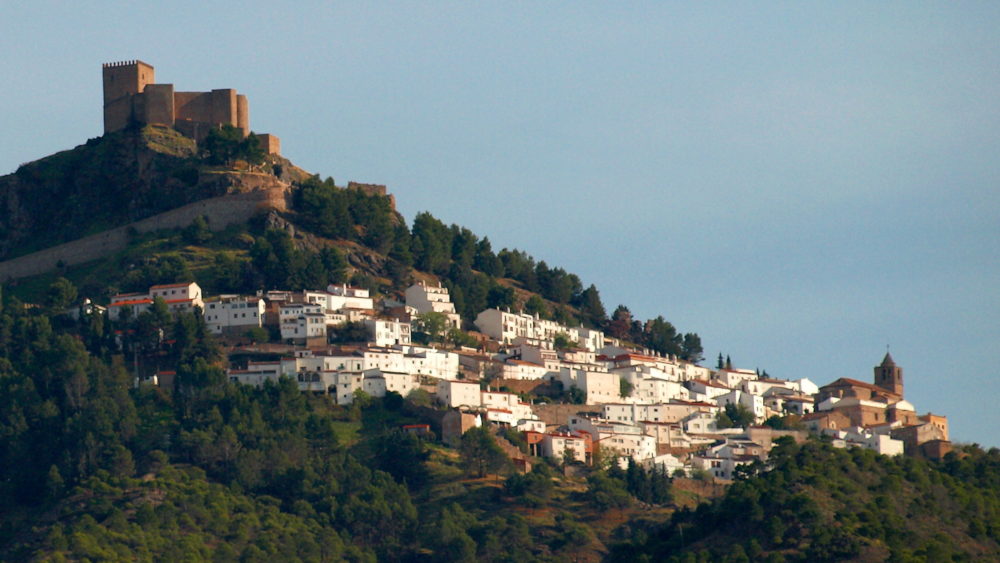 Segura_de_la_Sierra_en_Jaen_Espana-1000x563 - 3 pueblitos hermosos de Andalucía ideales para una escapada de ecoturismo