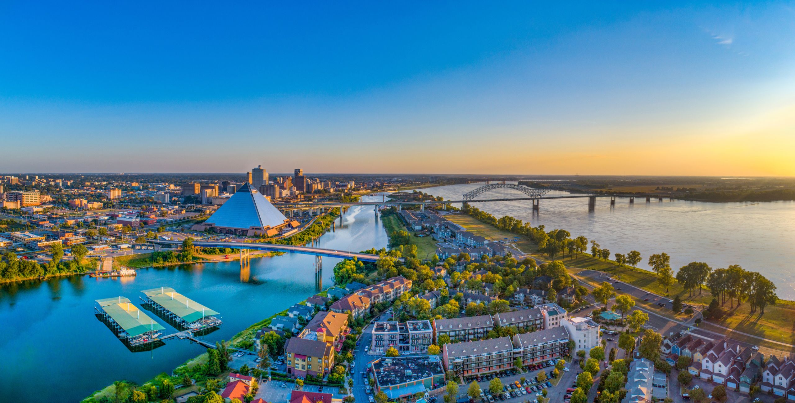 Cómo explorar estas 4 ciudades estadounidenses a lo largo de sus pintorescos ríos