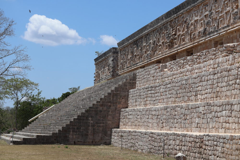 Uxmal2-Flickr-WallyGobetz-1000x667 - El pueblito de Yucatán que alberga un importante Patrimonio de la Humanidad