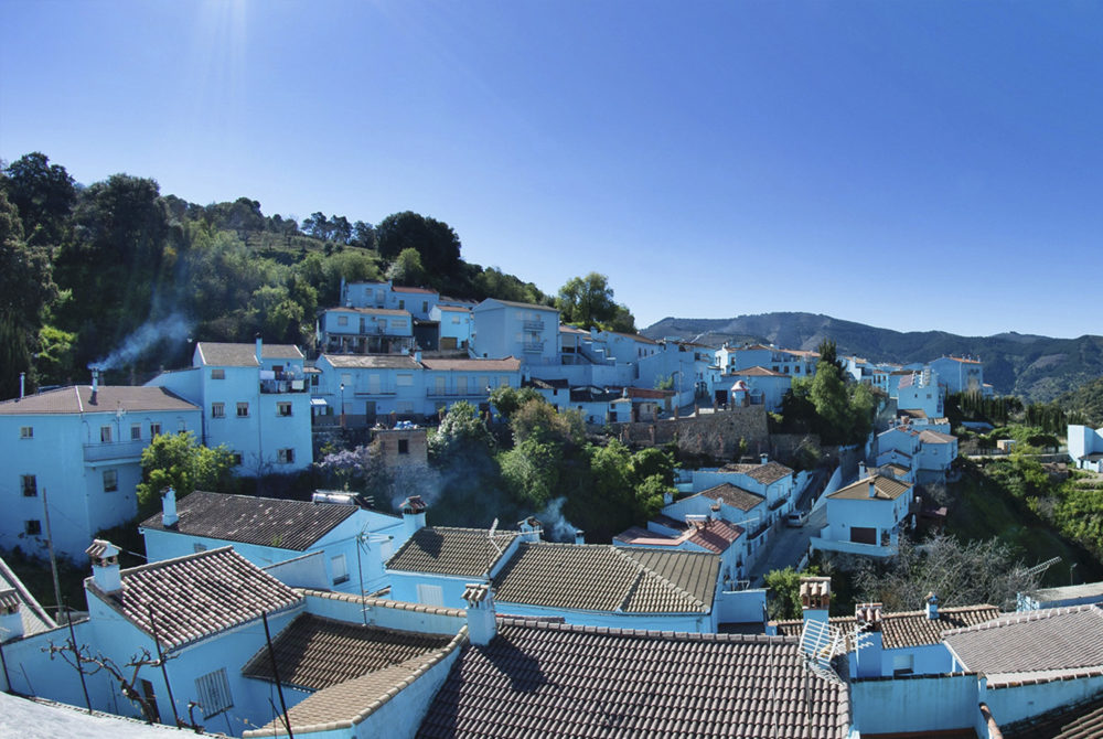 Vista-Panoramica-Juzcar-1000x670 - El curioso "Pueblo Pitufo" de Málaga donde todas las casas son azules y sólo viven 240 personas