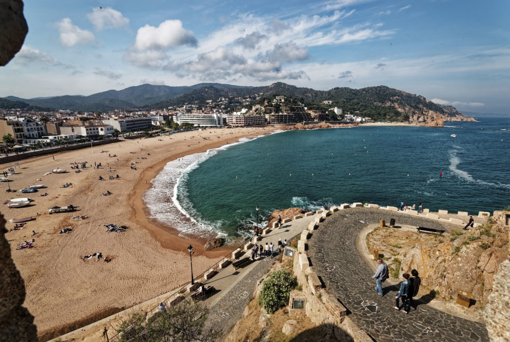 Vista-Panoramica-Tossa-de-Mar-1000x670 - El pueblo de cuento de hadas en la Costa Brava con preciosas murallas y playas alucinantes