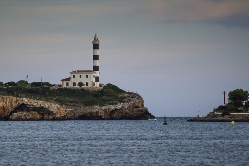 Vista-Portocolom-1000x670 - El pueblito que casi nadie visita en las islas Baleares y tiene hermosas playas de arena blanca y aguas turquesas