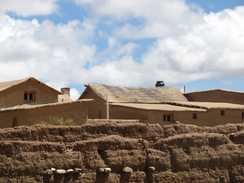 El pueblito del norte argentino que alberga curiosos petroglifos, tiene hermosos paisajes y es muy tranquilo
