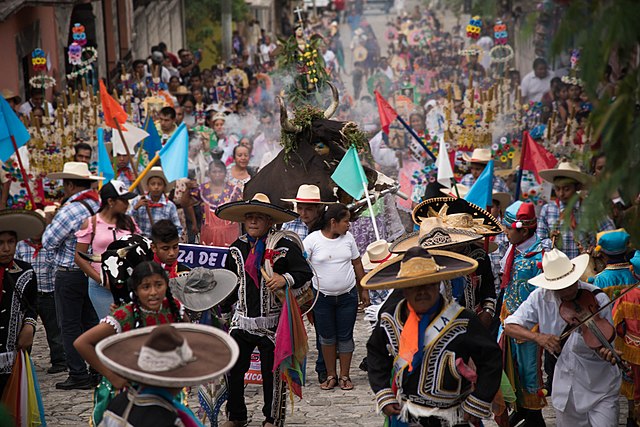 ZozocolcodeHidalgo-Wikimediacommons-HectoradoQuintanar - El hermoso Pueblo Mágico de Veracruz con aguas termales, cascadas y un precioso Festival de Globos