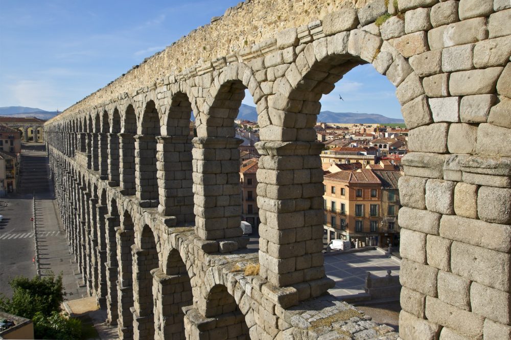 aqueducto-segovia-1000x665 - 3 escapadas imperdibles cerca de Madrid para un fin de semana perfecto