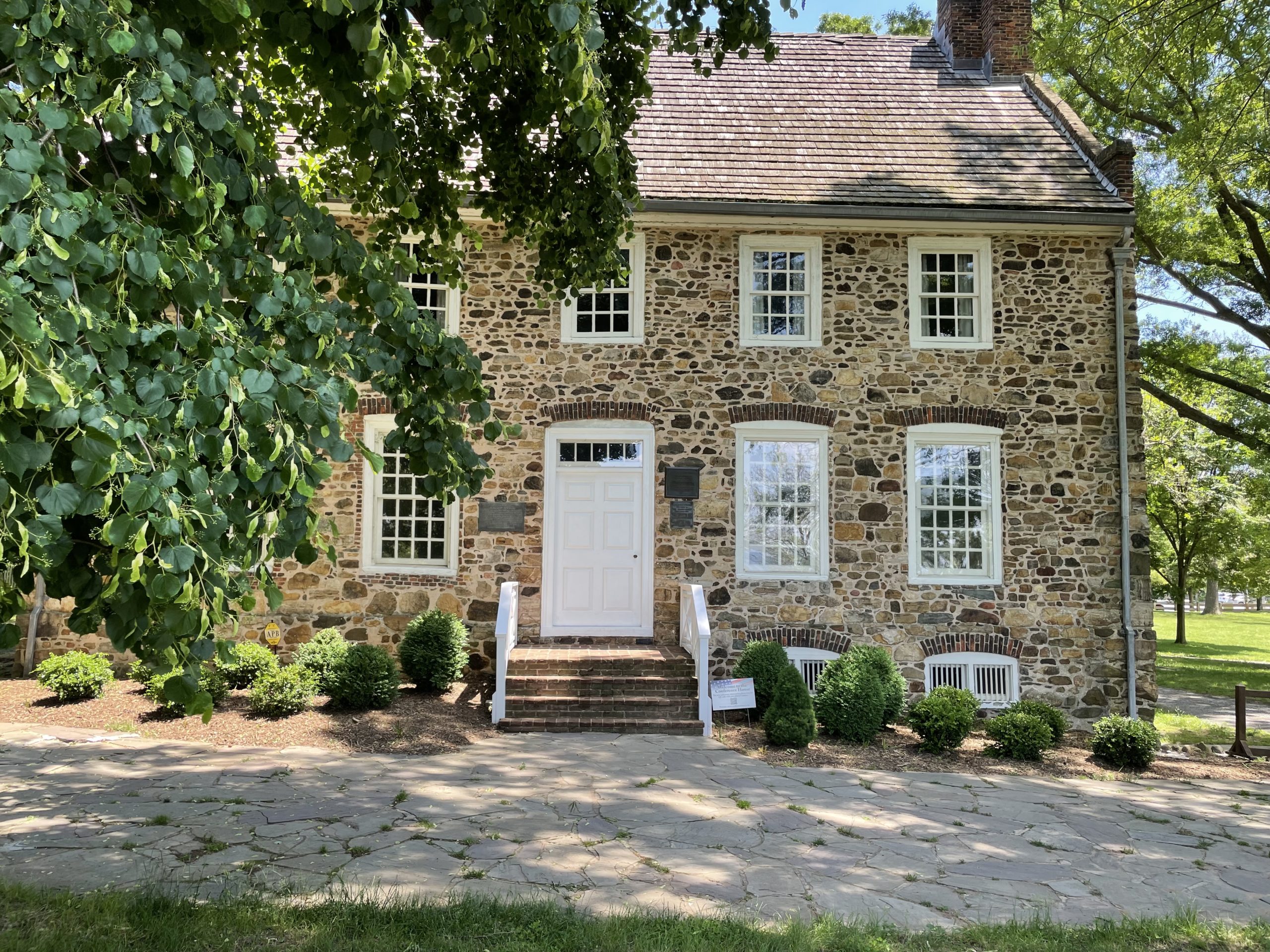 fachada_de_Conference_House-scaled - Sumérgete y explora Staten Island como un verdadero neoyorquino