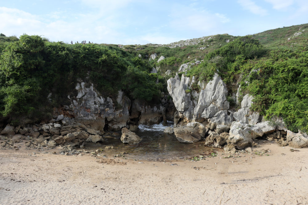 La playa más pequeña del mundo está en Asturias, es muy hermosa y debes conocerla