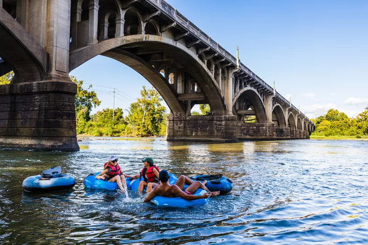 image - Cómo explorar estas 4 ciudades estadounidenses a lo largo de sus pintorescos ríos