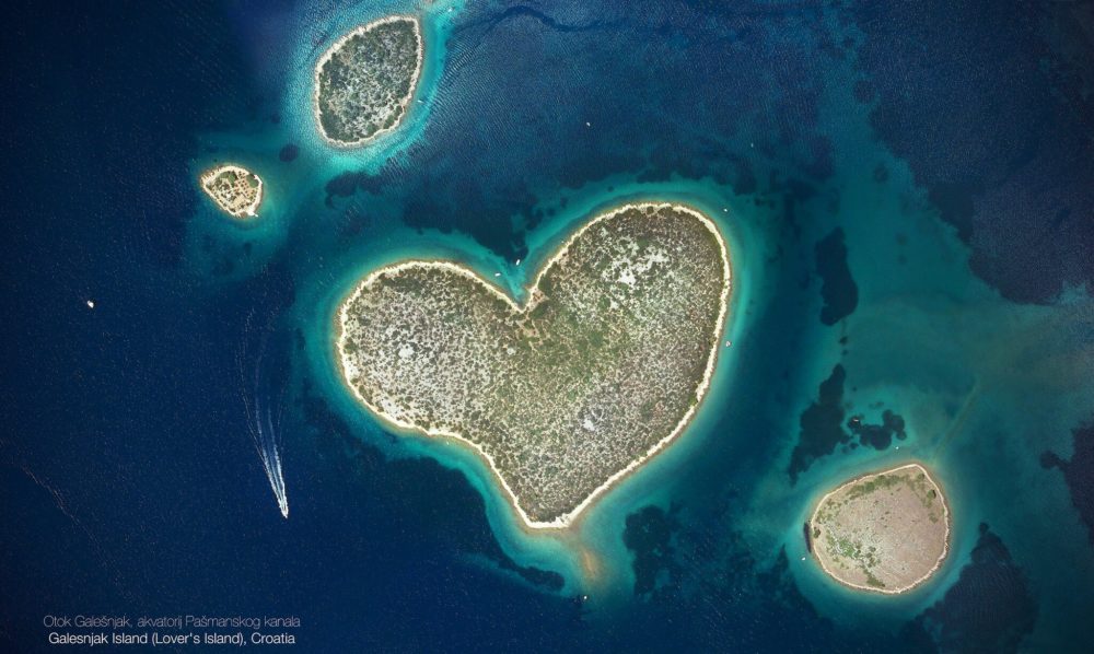 isla_Galesnjak_en_Croacia-1000x598 - Islas con formas curiosas que te dejarán sin aliento