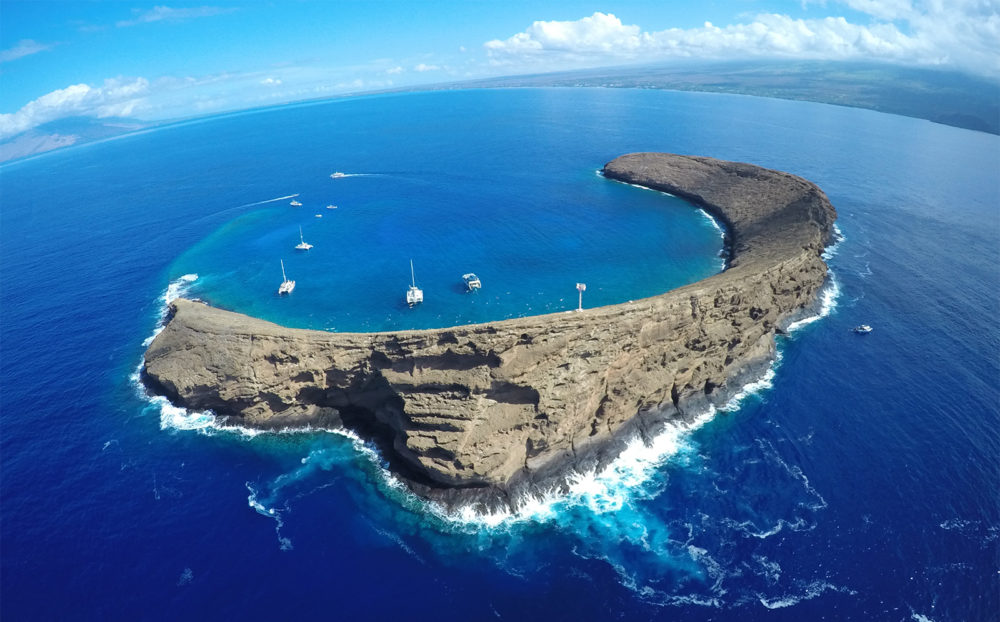 isla_Molokini_desde_las_alturas-1000x622 - Islas con formas curiosas que te dejarán sin aliento