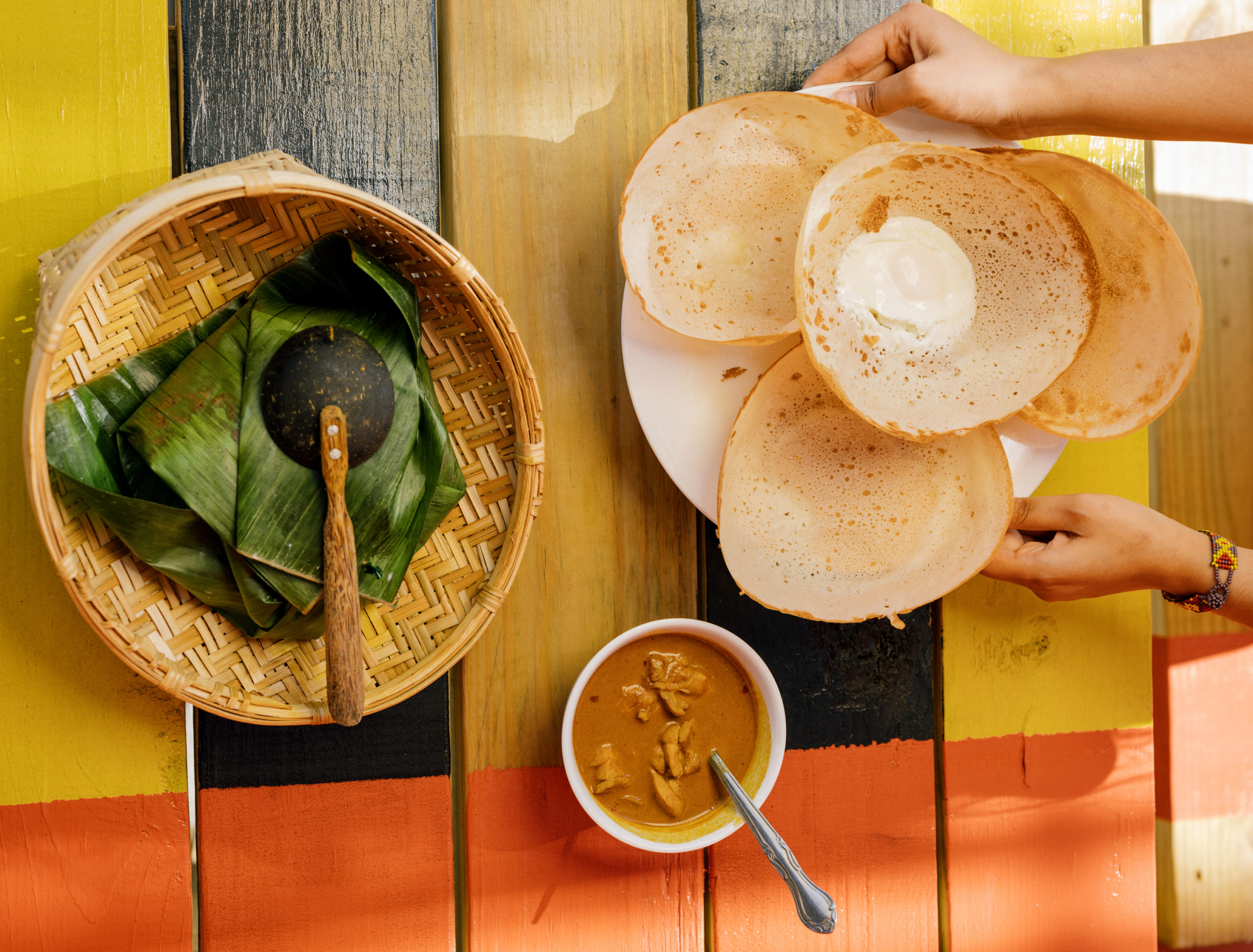 platos_del_-resto_Lakruwana-scaled - Sumérgete y explora Staten Island como un verdadero neoyorquino