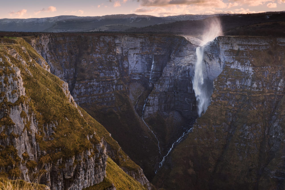 La cascada más alta de España está a 1 hora de Bilbao y tiene un paisaje único y natural