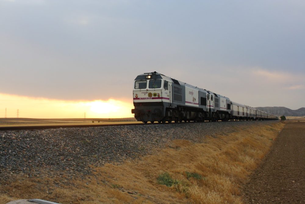 El increíble tren de lujo que debes conocer para recorrer Andalucía en primavera