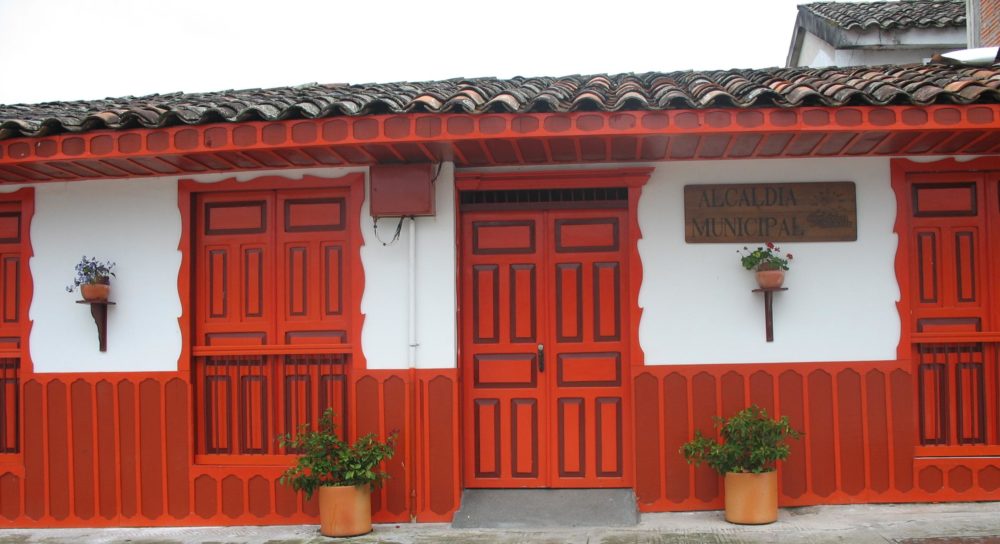 Alcaldia_de_Salento_Quindio-1000x544 - El precioso pueblo a 40 minutos de Armenia con coloridas casitas, café delicioso y paisajes de montaña alucinantes