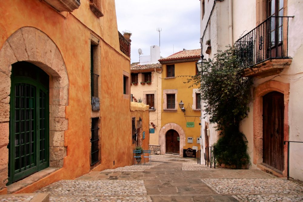 Altafulla_-_panoramio_1-1000x667 - Es uno de los pueblos más bonitos de Tarragona, tiene un castillo, playas alucinantes y una curiosa villa romana