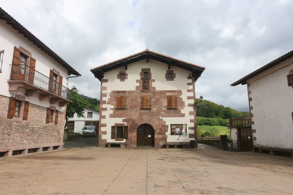 Amaiur-Maya_Wikimedia-Commons-Rodelar-1000x667 - El bonito pueblo de 200 habitantes con casitas de cuento y una sola calle a 1 hora de Pamplona