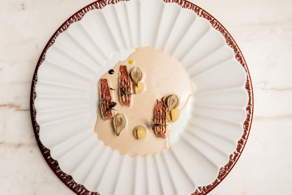 Anguila-mediterranea-ahumada-acompanada-de-gazpachuelo-de-ajo-negro-1000x667 - España: 4 destinos gastronómicos para conocer en Semana Santa