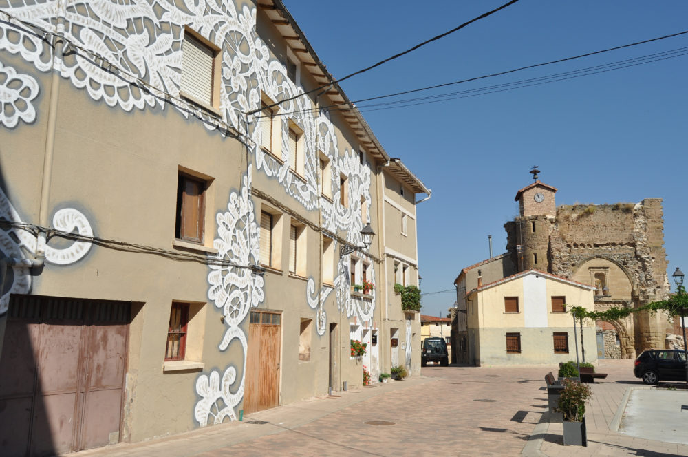 El encantador pueblo de Burgos con bonitas callecitas y abundante naturaleza para hacer senderismo